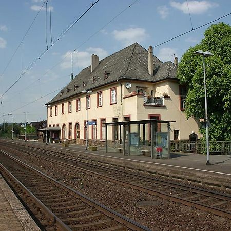 Ferienwohnung Neli Am Rhein Rheinbrohl Dış mekan fotoğraf