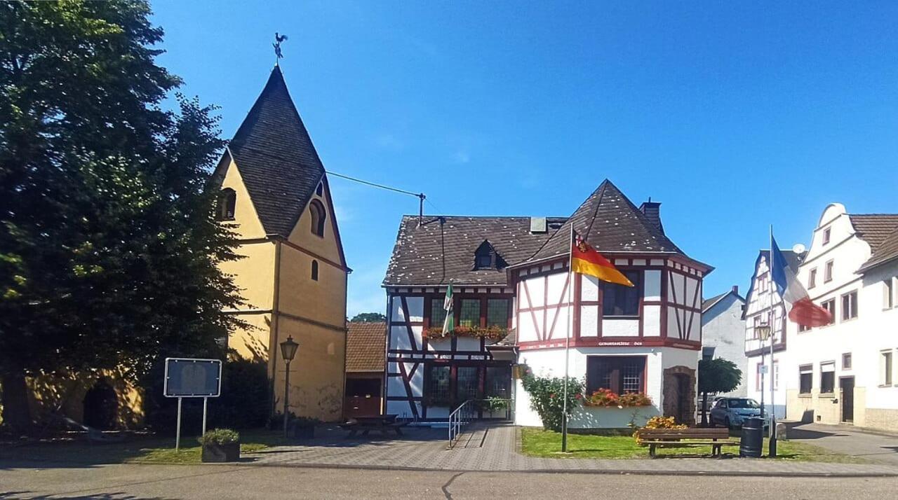 Ferienwohnung Neli Am Rhein Rheinbrohl Dış mekan fotoğraf